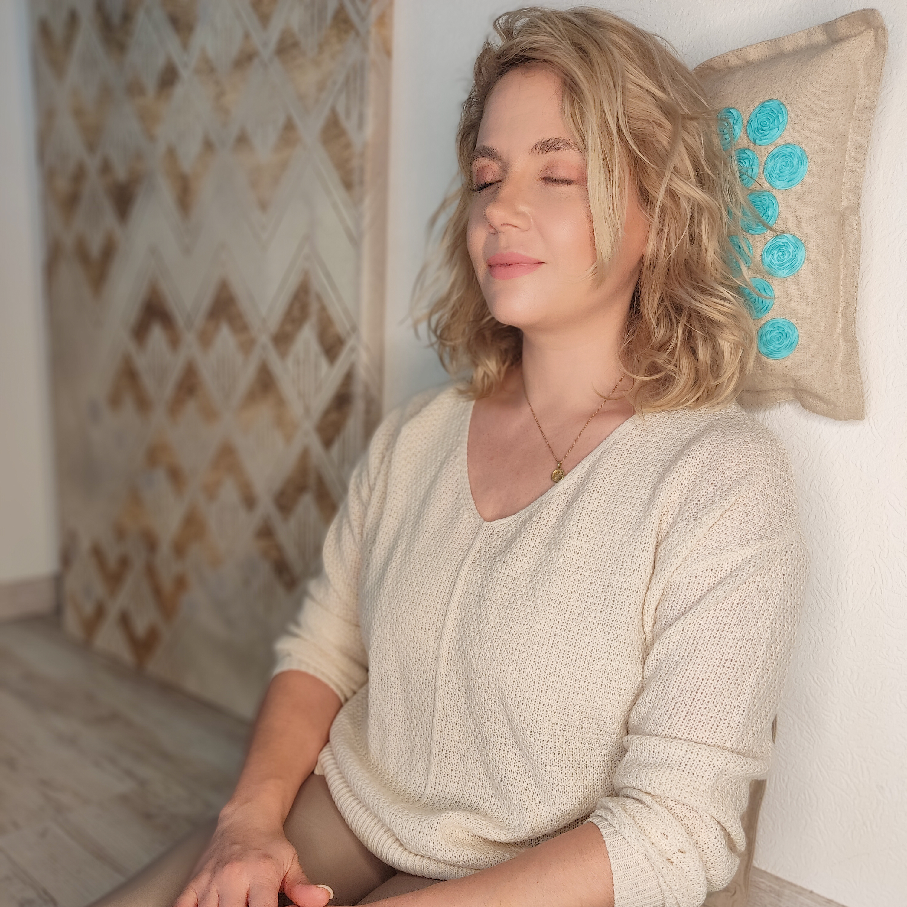 Lotus Dream Akupressur-Nackenkissen „Neck Relief“ - Ergonomisches Kissen mit Akupressur-Rosen